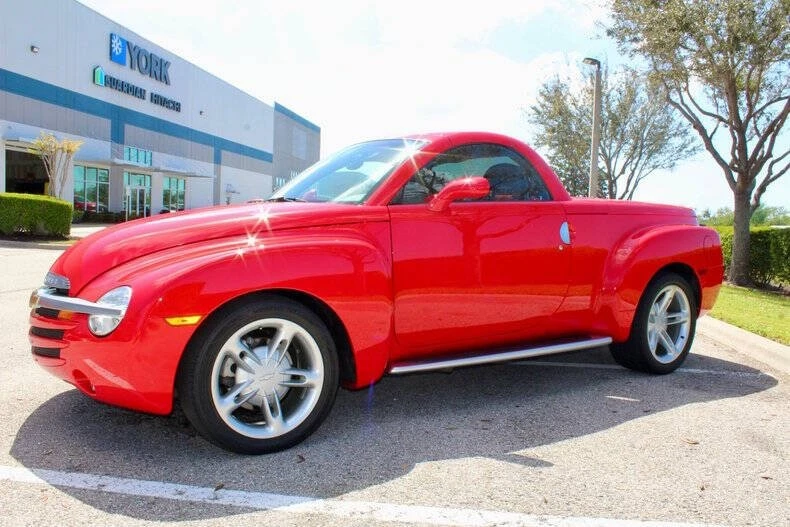 2004 Chevrolet SSR - Image 9 of 31
