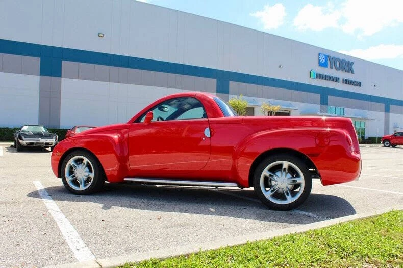 2004 Chevrolet SSR - Image 11 of 31
