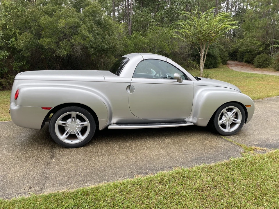 2004 Chevrolet SSR - Image 3 of 21