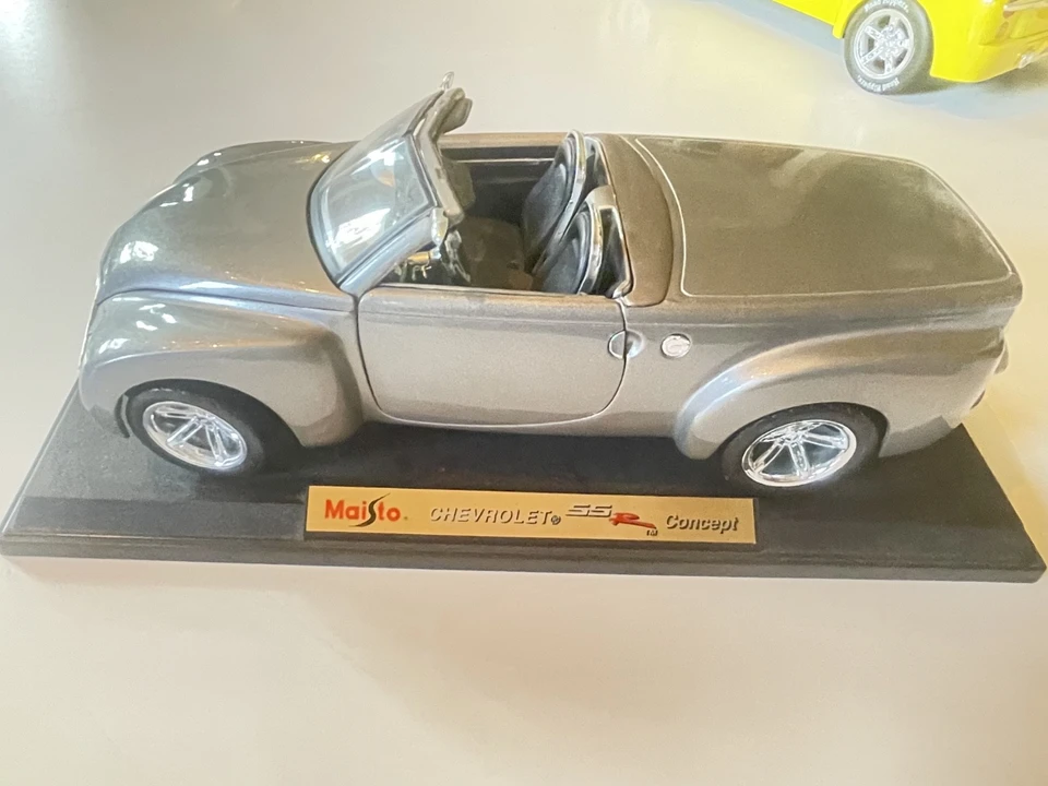 2004 Chevrolet SSR - Image 20 of 21