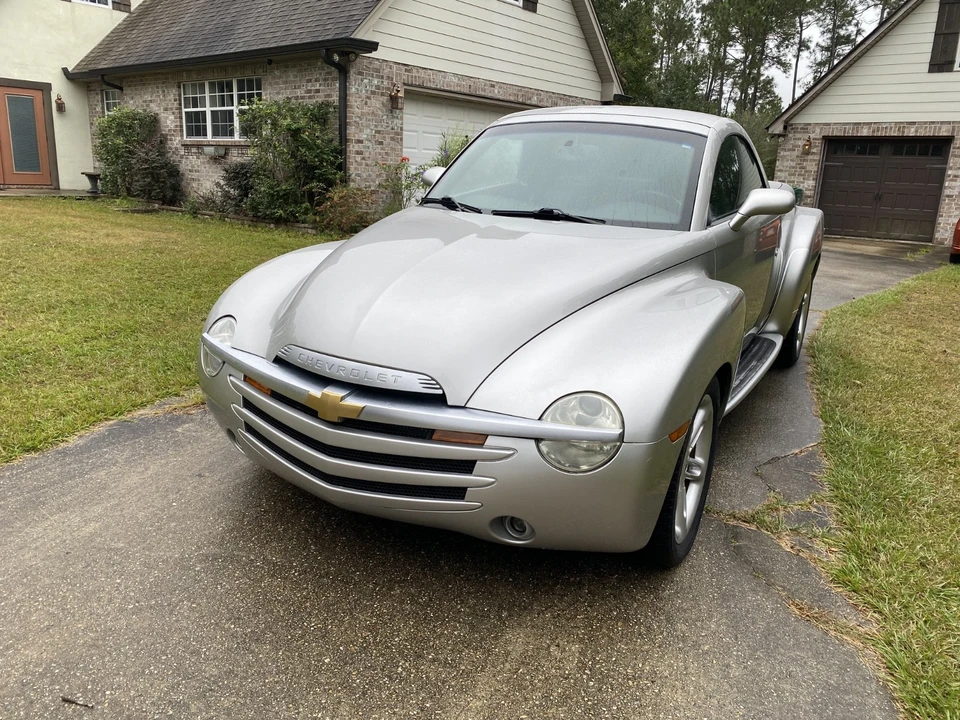 2004 Chevrolet SSR - Image 2 of 21