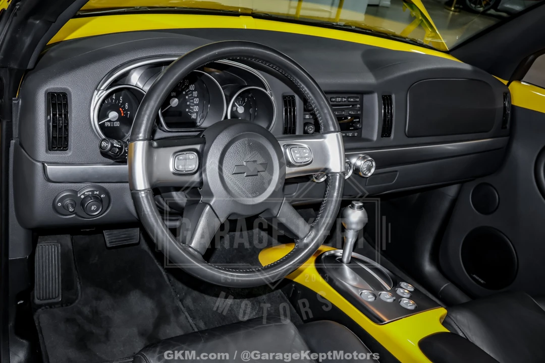 2004 Chevrolet SSR - Image 11 of 18