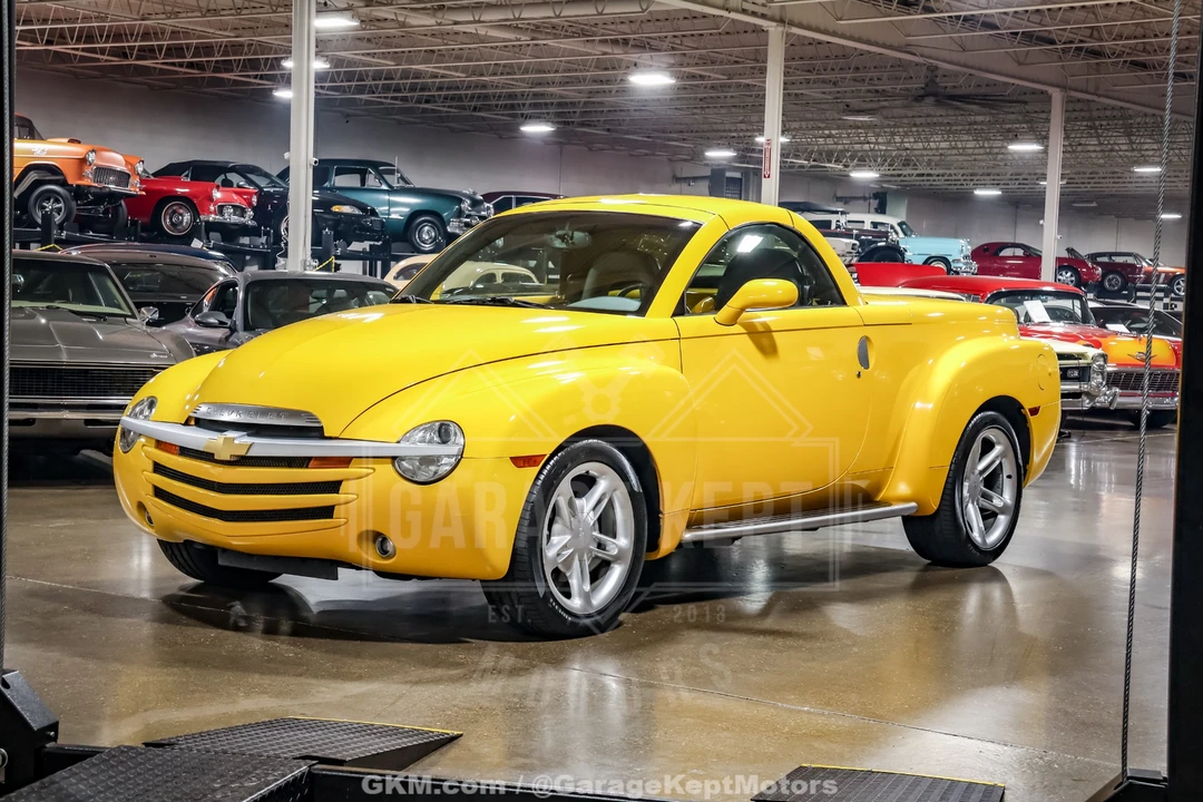 2004 Chevrolet SSR - Image 2 of 18