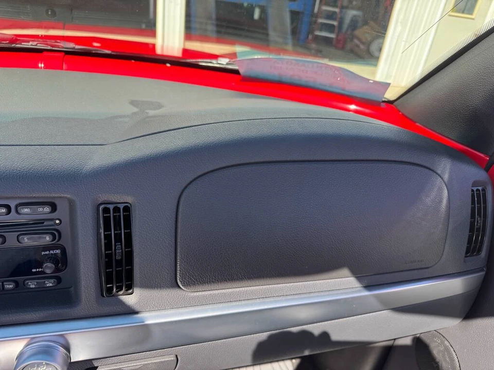 2004 Chevrolet SSR - Image 24 of 31