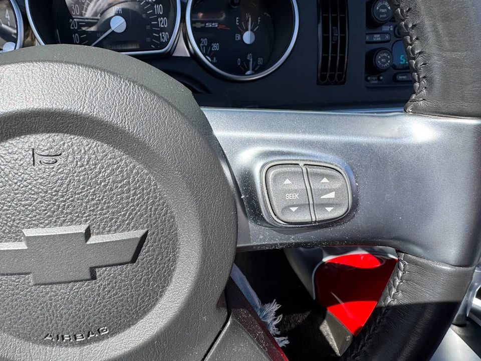 2004 Chevrolet SSR - Image 27 of 31