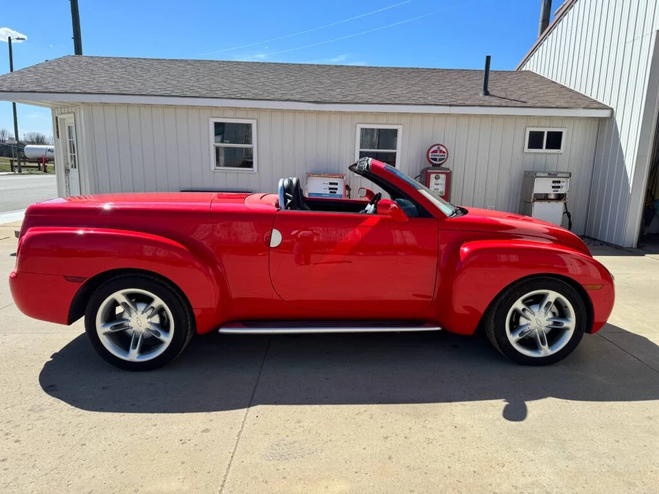 2004 Chevrolet SSR - Image 10 of 31