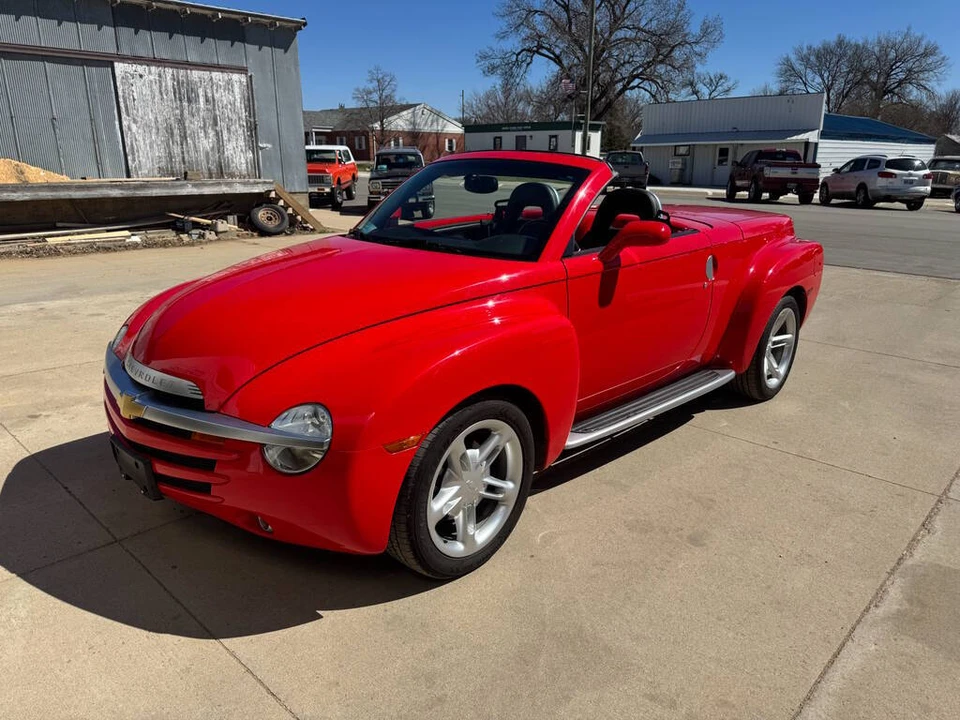 2004 Chevrolet SSR - Image 7 of 31