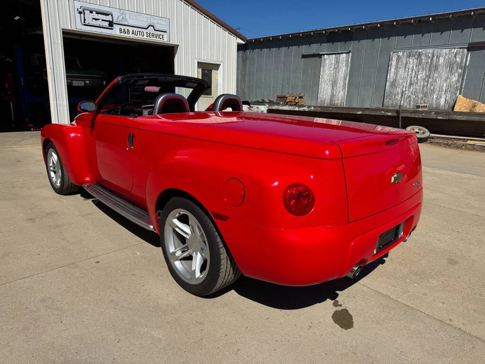 2004 Chevrolet SSR - Image 5 of 31