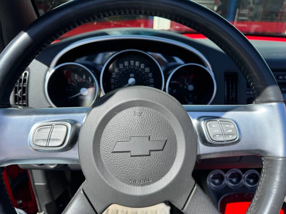 2004 Chevrolet SSR - Image 14 of 31