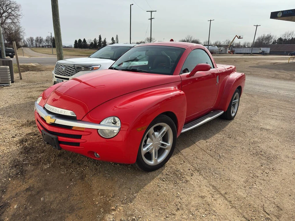 2004 Chevrolet SSR - Image 2 of 31