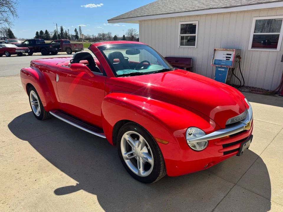 2004 Chevrolet SSR - Image 3 of 31