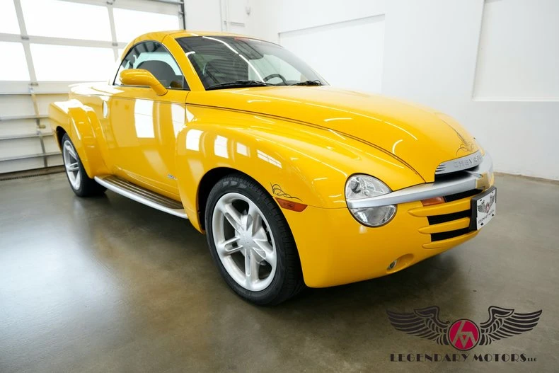 2004 Chevrolet SSR - Image 8 of 31