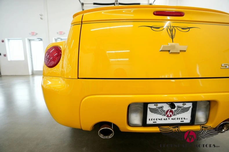 2004 Chevrolet SSR - Image 18 of 31
