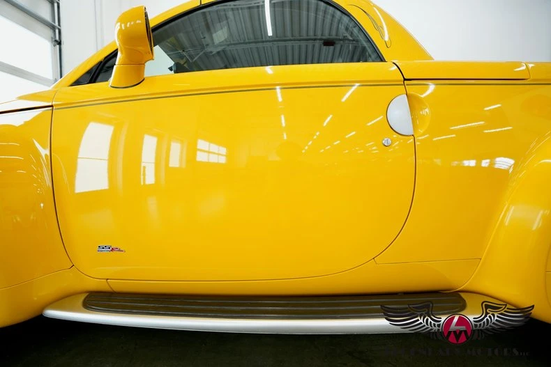 2004 Chevrolet SSR - Image 15 of 31