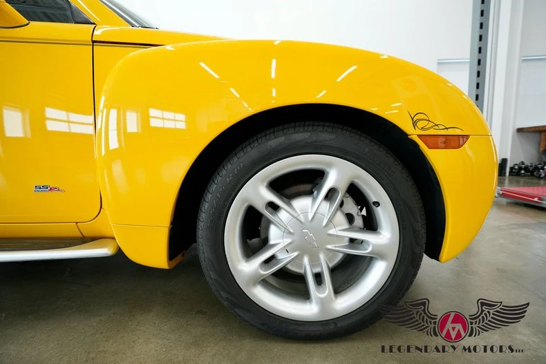 2004 Chevrolet SSR - Image 24 of 31