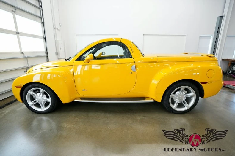 2004 Chevrolet SSR - Image 3 of 31