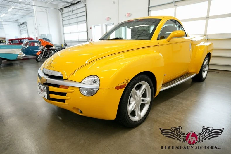 2004 Chevrolet SSR - Image 2 of 31