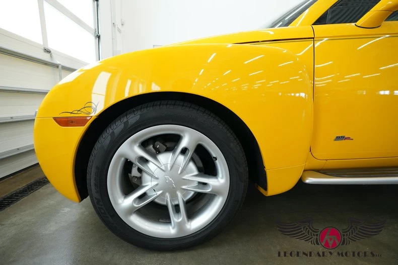 2004 Chevrolet SSR - Image 14 of 31