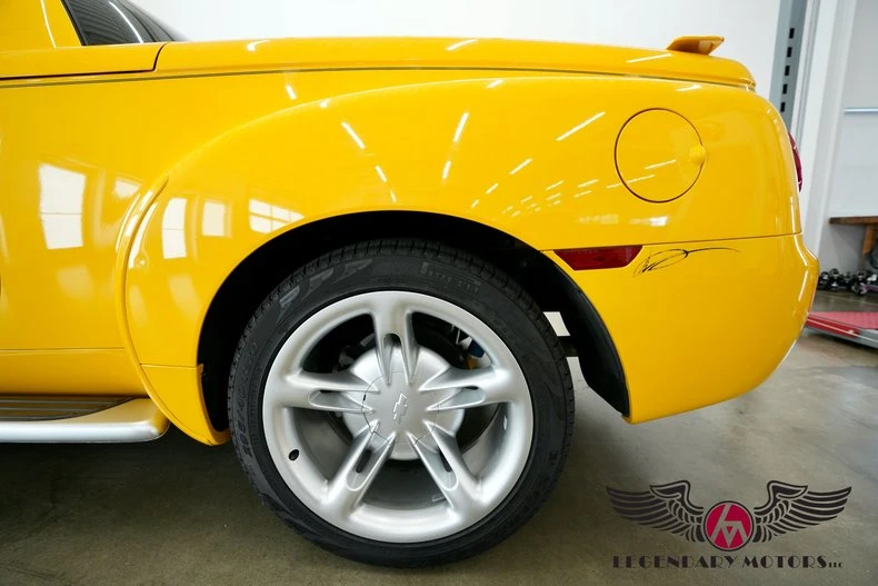 2004 Chevrolet SSR - Image 16 of 31