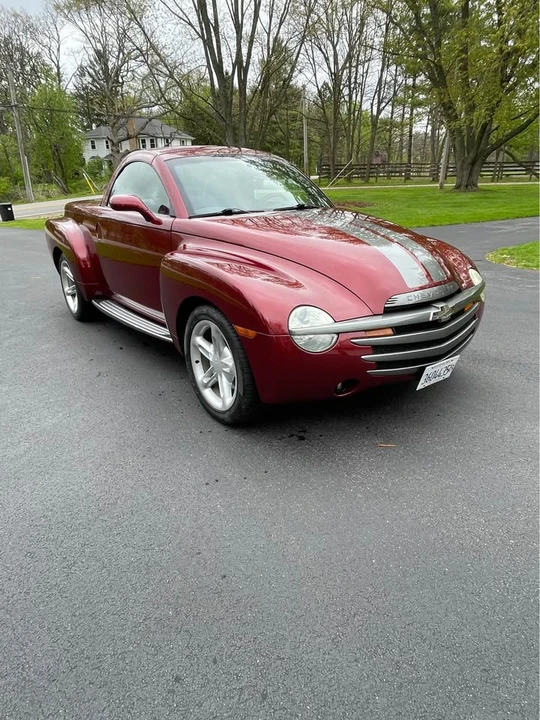 2004 Chevrolet SSR - Image 3 of 12