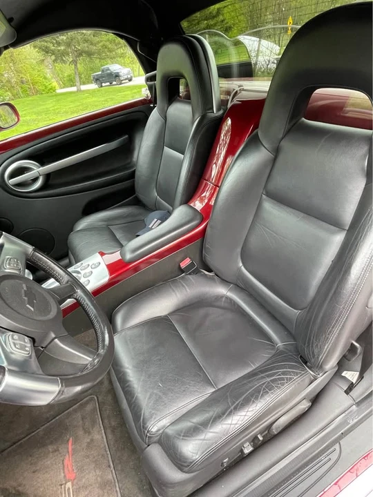 2004 Chevrolet SSR - Image 9 of 12