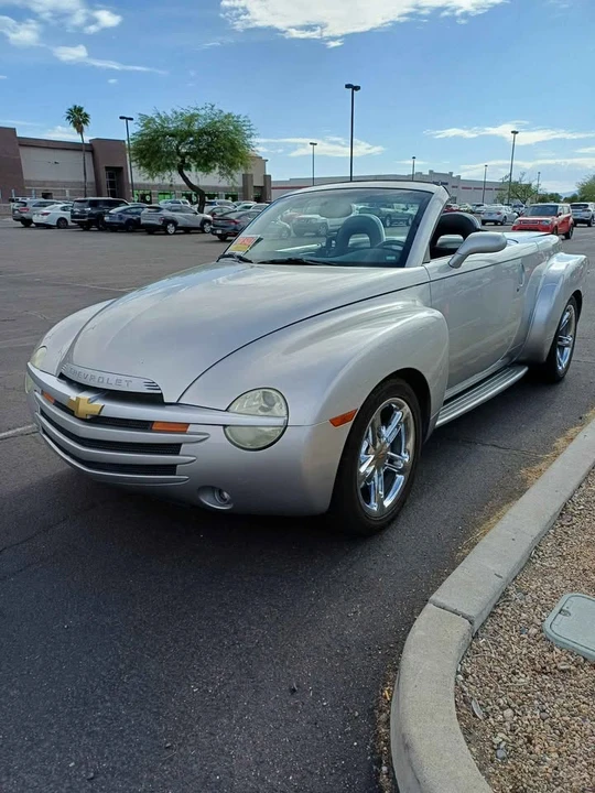 2004 Chevrolet SSR - Image 2 of 6
