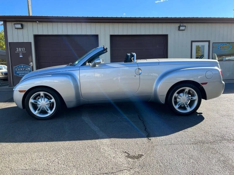 2004 Chevrolet SSR - Image 2 of 31