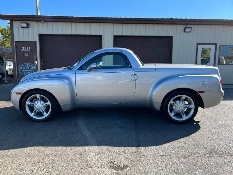 2004 Chevrolet SSR - Image 3 of 31