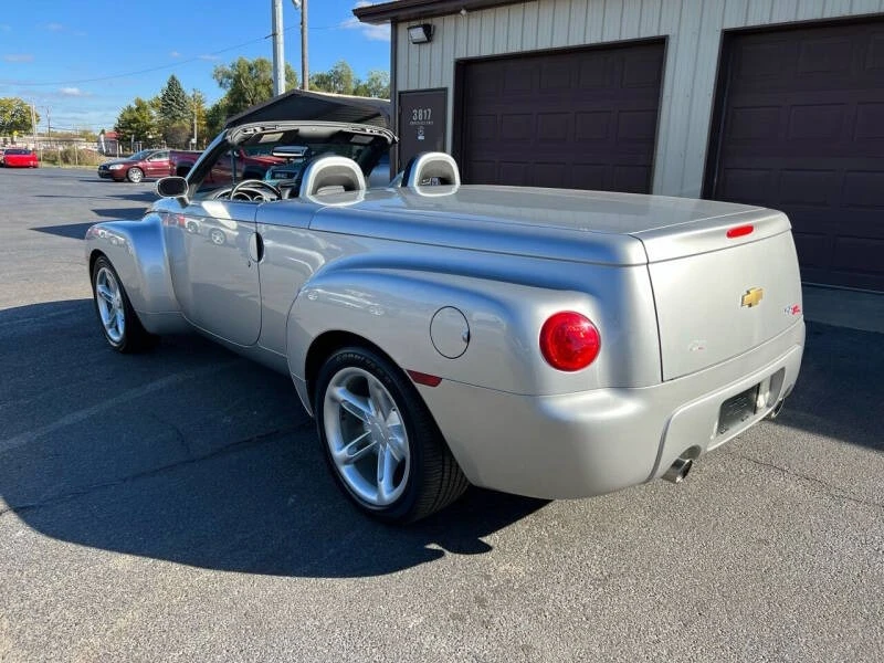2004 Chevrolet SSR - Image 7 of 31