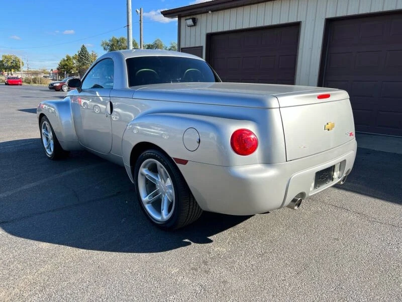 2004 Chevrolet SSR - Image 9 of 31