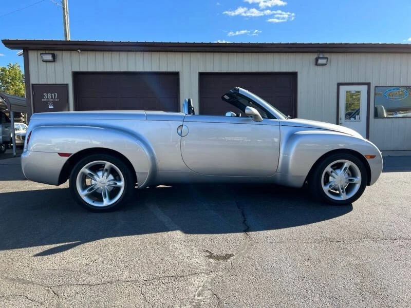 2004 Chevrolet SSR - Image 10 of 31