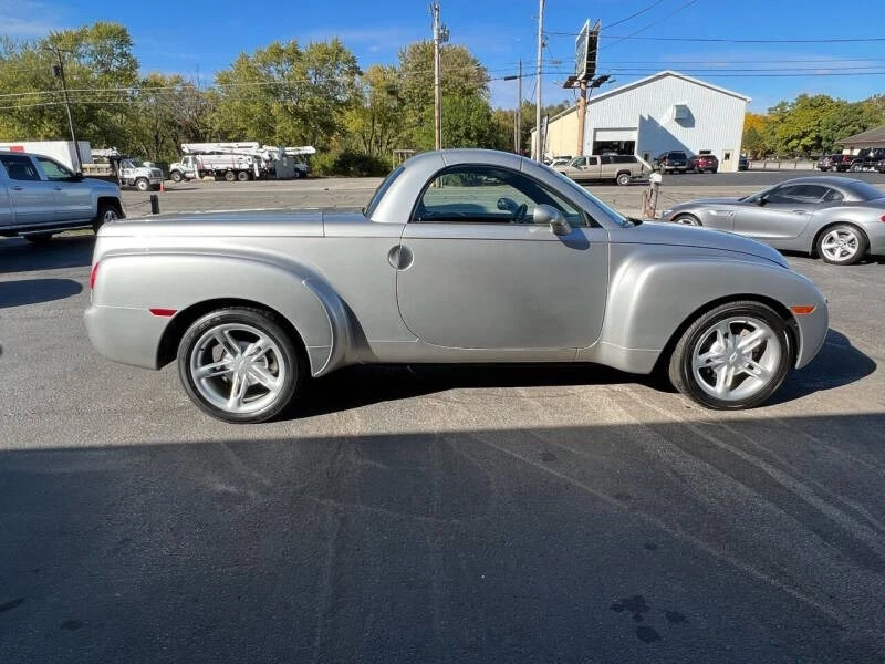 2004 Chevrolet SSR - Image 8 of 31