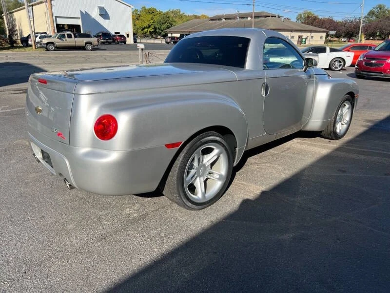 2004 Chevrolet SSR - Image 15 of 31