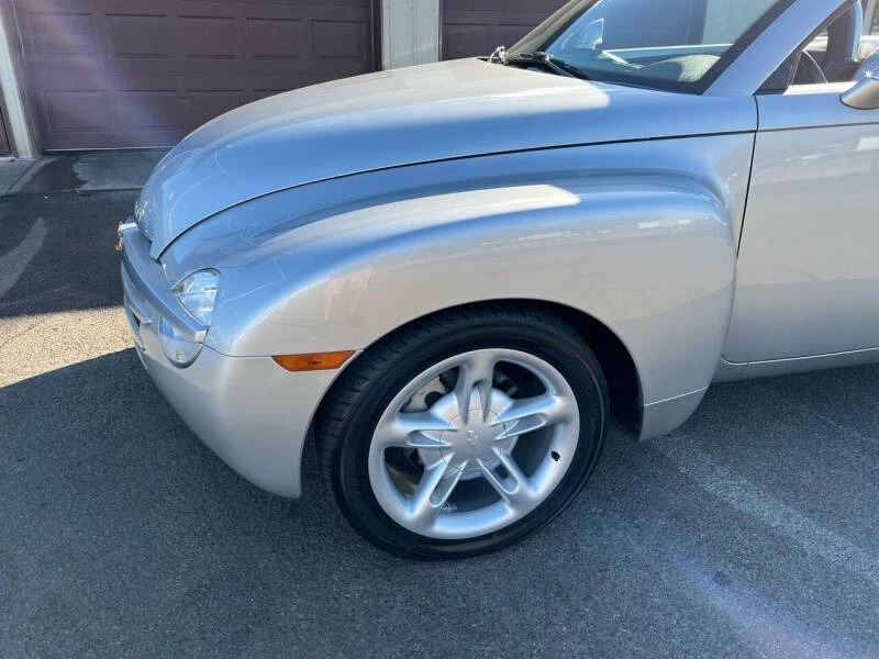 2004 Chevrolet SSR - Image 24 of 31