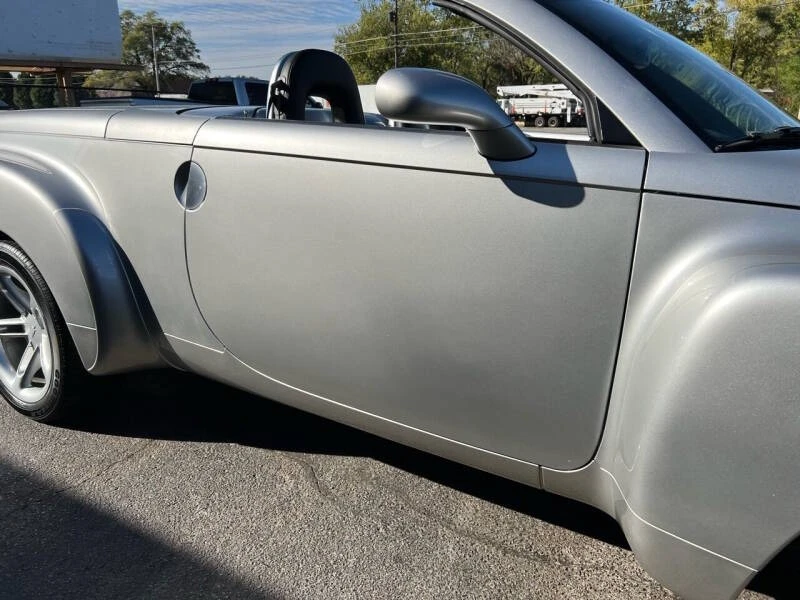 2004 Chevrolet SSR - Image 23 of 31
