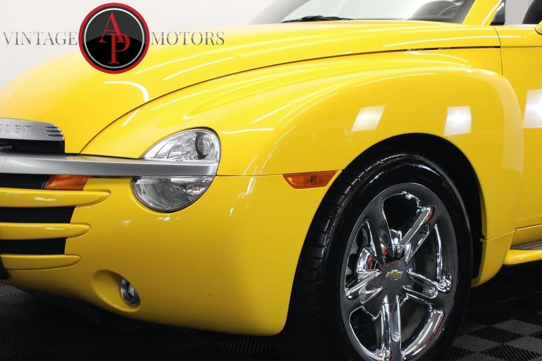 2004 Chevrolet SSR - Image 8 of 12