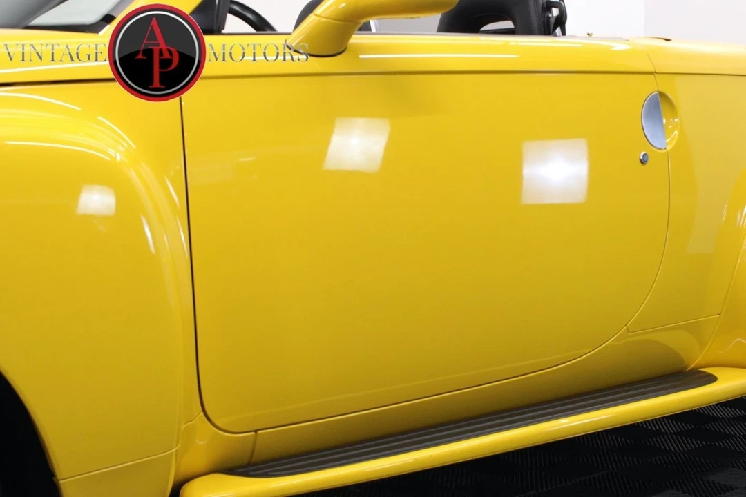 2004 Chevrolet SSR - Image 9 of 12