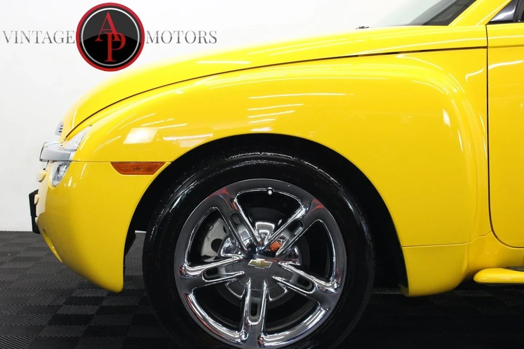2004 Chevrolet SSR - Image 11 of 12