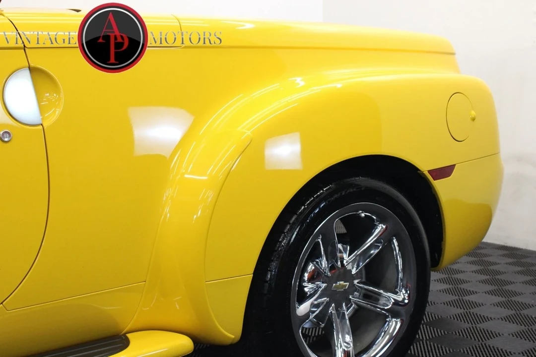 2004 Chevrolet SSR - Image 10 of 12