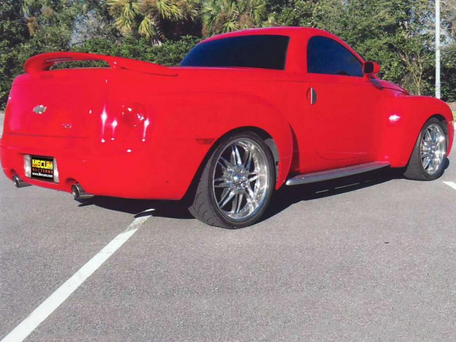 2004 Chevrolet SSR - Image 2 of 8
