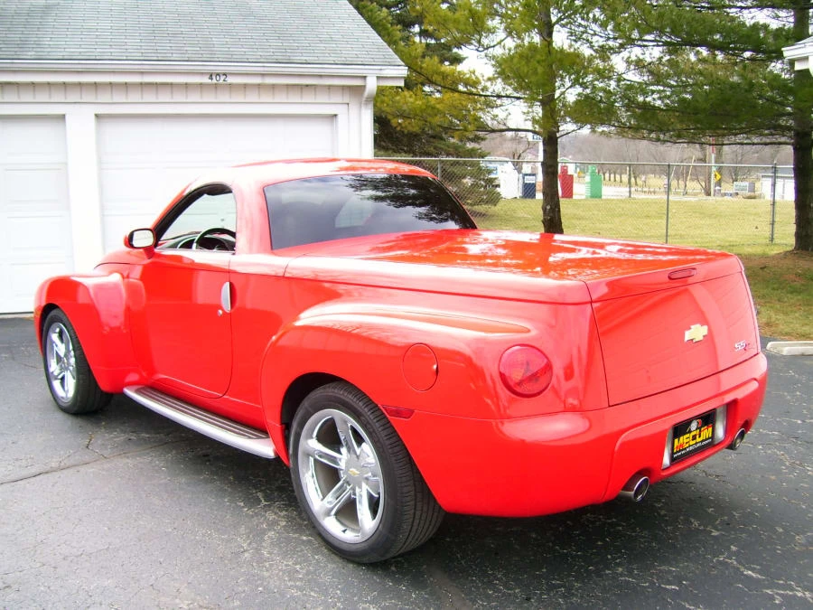 2004 Chevrolet SSR - Image 2 of 8