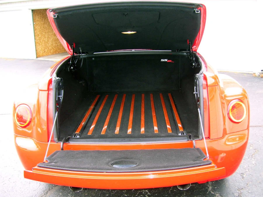 2004 Chevrolet SSR - Image 6 of 8