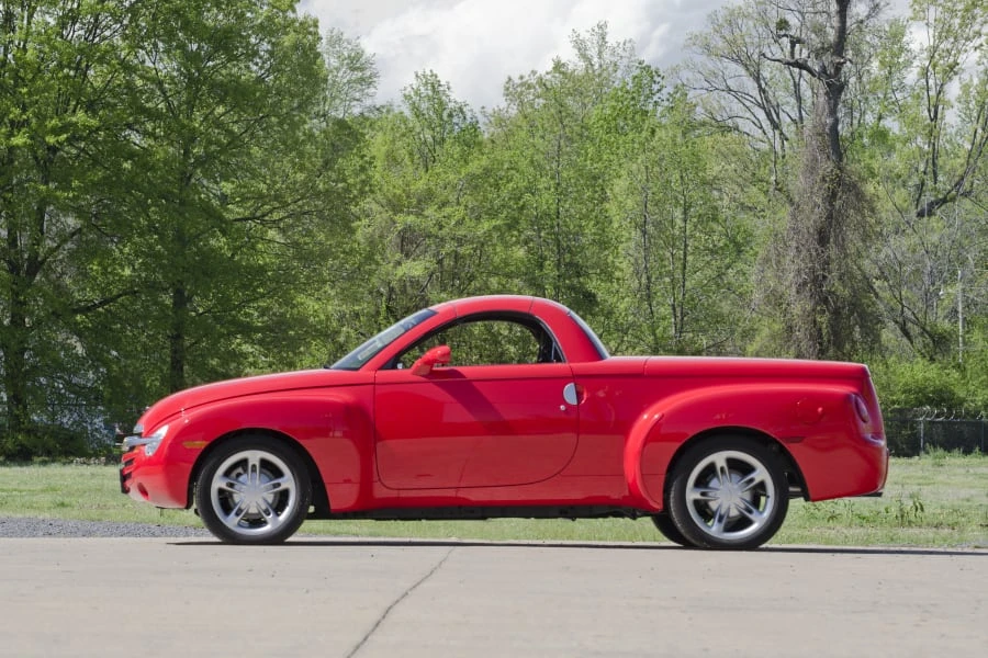 2004 Chevrolet SSR - Image 2 of 9