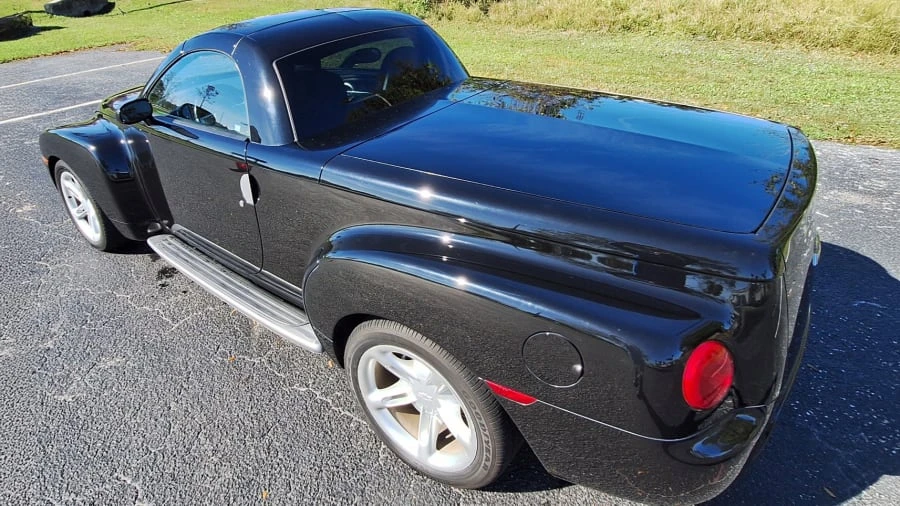 2004 Chevrolet SSR - Image 3 of 18