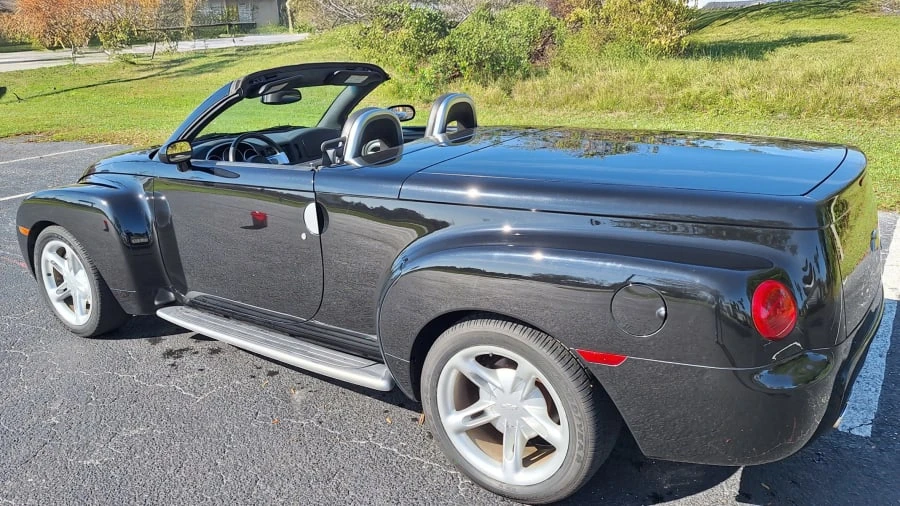 2004 Chevrolet SSR - Image 13 of 18