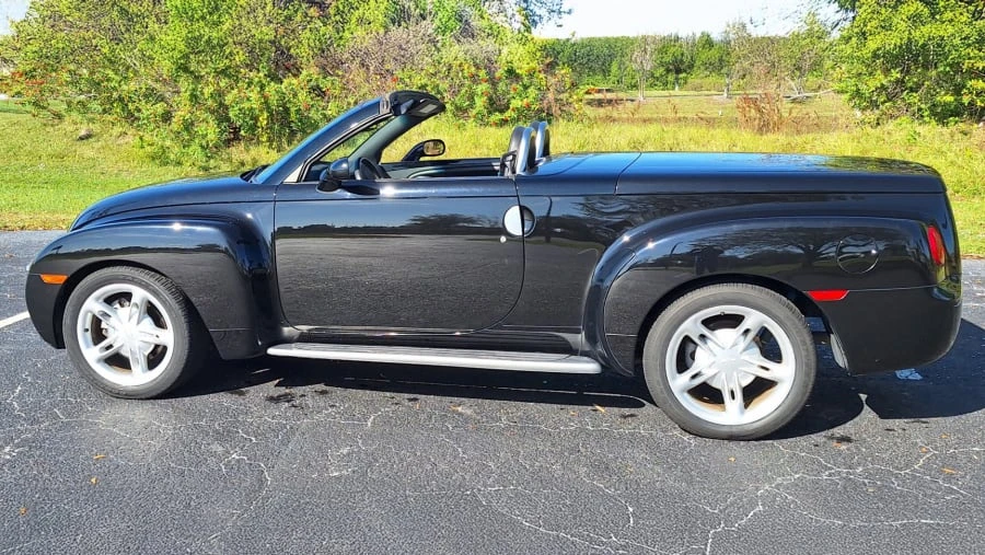 2004 Chevrolet SSR - Image 11 of 18
