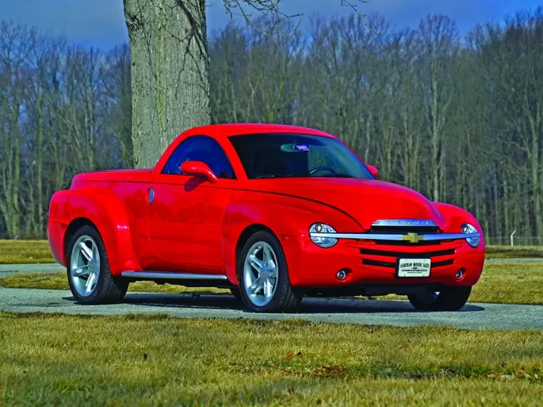 2004 Chevrolet SSR - Image 2 of 2