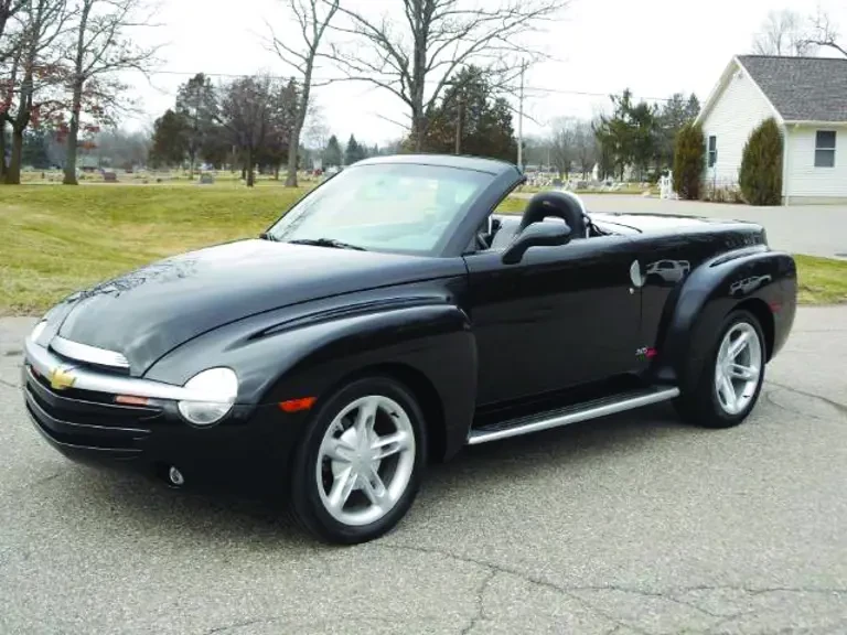 2004 Chevrolet SSR - Image 2 of 2
