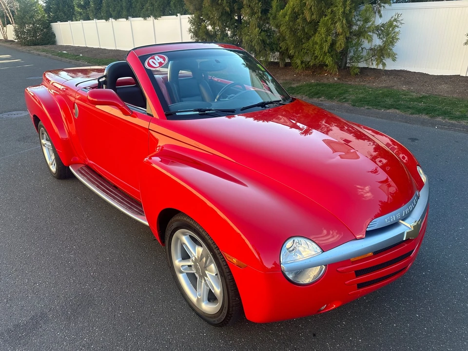 2004 Chevrolet SSR - Image 2 of 31