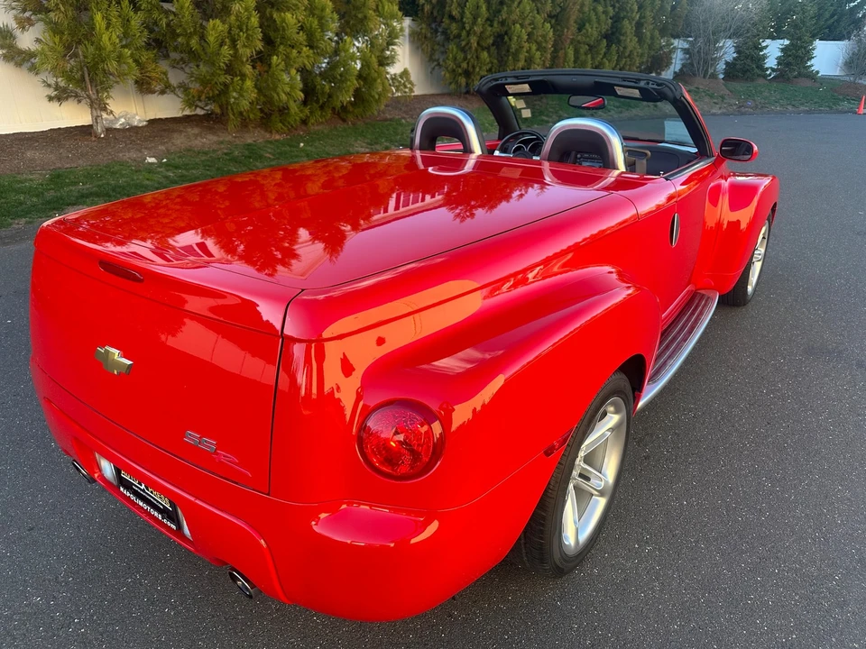 2004 Chevrolet SSR - Image 8 of 31